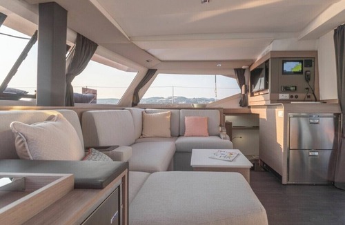 Grand Valinco Boat Rental | Sun-Kissed Sailing Adventure in Córcega