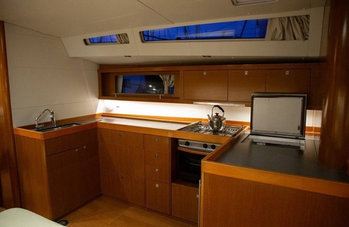 Alimos Boat Rental | Sun-Kissed Sailing Adventure in Islas Sarónicas