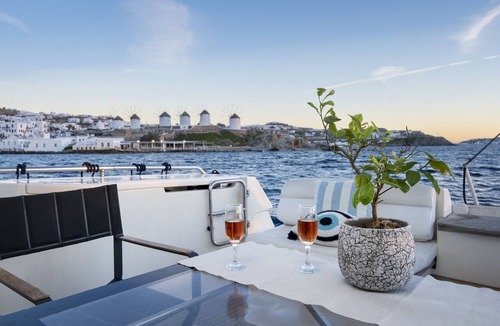 Paros Boat Rental | Sun-Kissed Sailing Adventure in the Stunning Islas Cícladas