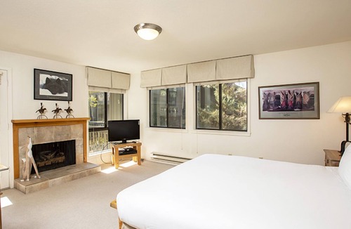 Elkhorn Cabin | Sun Valley Resort, Lodge II Three Bedroom Apartment