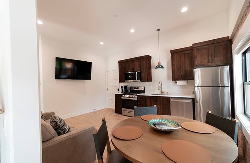Lava Hot Springs Apartment | Sun Valley Theme: Suites of Lava #12