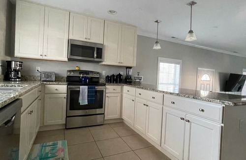 Ocean City House | Sunburst on 16th A Block from the Beach and Boardwalk! 2 Car Garage Ocean View