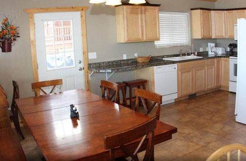 Harbor Village Hotel | Sundance | PET FRIENDLY 6BR | Hot Tub, Lake Views & Steps to Marina | ATV/Snowmobile Access