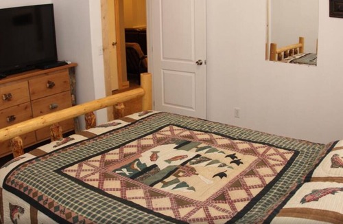 Harbor Village Hotel | Sundance | PET FRIENDLY 6BR | Hot Tub, Lake Views & Steps to Marina | ATV/Snowmobile Access