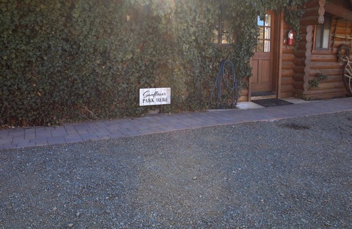 Prescott House | Sunflower Room - Prescott Cabin Rentals