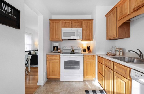 North Spokane House | Sunlit Scandi House - Quiet Neighborhood