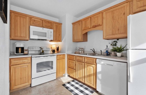 North Spokane House | Sunlit Scandi House - Quiet Neighborhood