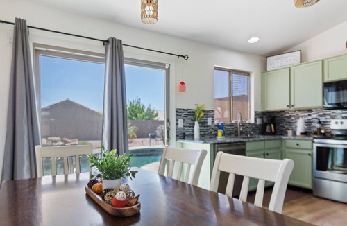 San Tan Valley House | Sunny 2BR home with heated private pool