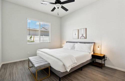 Casa Grande Apartment | Sunny Contemporary Home in Casa Grande with Pool,BBQ