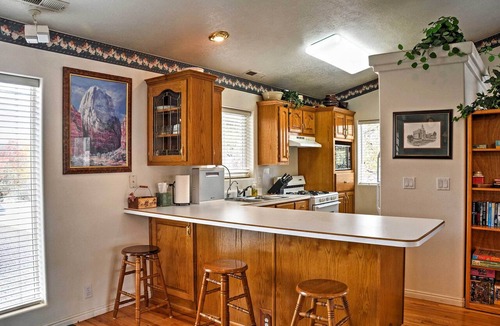 La Verkin Apartment | Sunny La Verkin Studio - 20 Mi to Zion Nat'l Park!