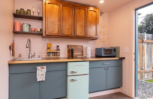 Southeast Boise Apartment | Sunnyside Alley Studio - HotTub, Bikes, Fire Pit, Downtown