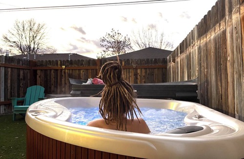 Southeast Boise Apartment | Sunnyside Alley Studio - HotTub, Bikes, Fire Pit, Downtown