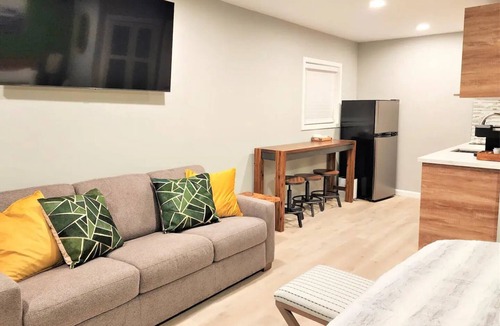 North Lakeport Apartment | Sunrise Oasis - On the Lake/Pier/Full Kitchen Lakeport Room #1