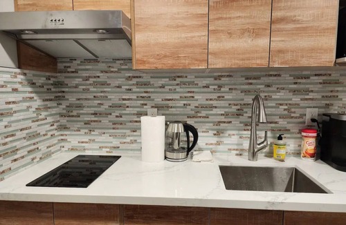 North Lakeport Apartment | Sunrise Oasis - On the Lake/Pier/Full Kitchen Lakeport Room #1
