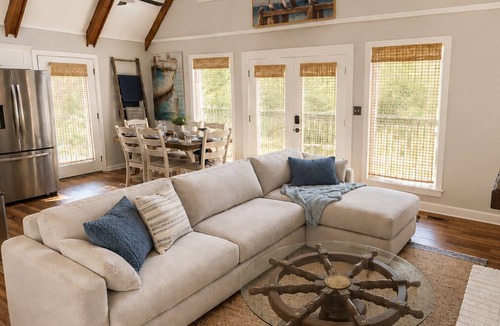 The Point House | Sunset Hammock Oasis on The Point 2-Min Walk to Beach & Sunsets Emerald Isle