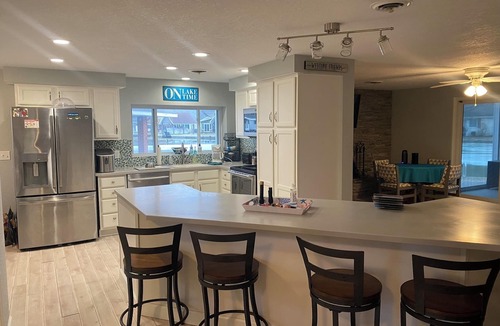Lakeview House | Sunset Isle Escape - Spacious Lakefront house on the Islands of Indian Lake