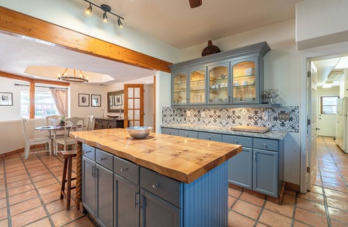 Blenman-Elm House | Sunset Manor: Secluded 5BD/3BA w/Pool in Midtown