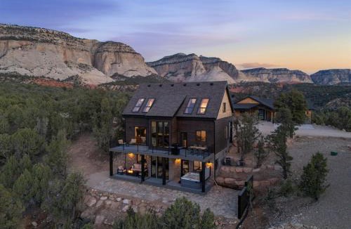 Orderville House | Sunset Pointe Modern Comfort Epic Views Zion