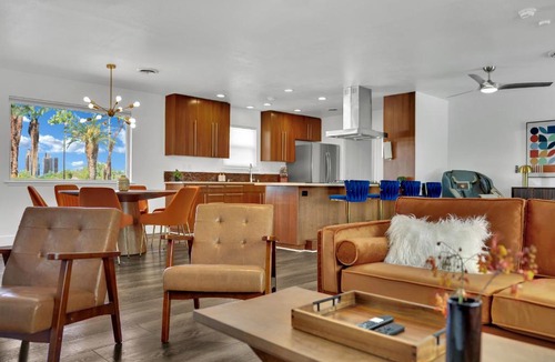 Royal Crest Rancheros House | Sunset Royale - The Ultimate Vegas Getaway