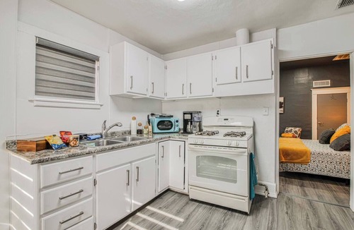 El Paso Apartment | Sunset Sanctuary - El Paso