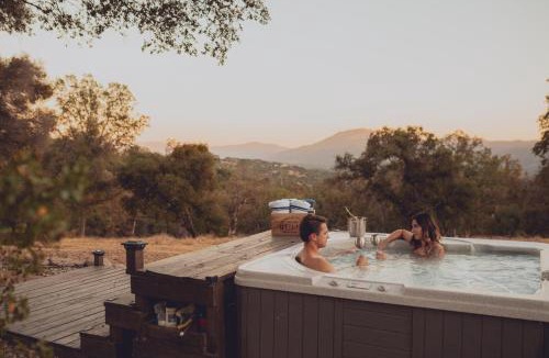 Ahwahnee Villa | Sunset Site Boulder Bliss HotTub by Casa Oso