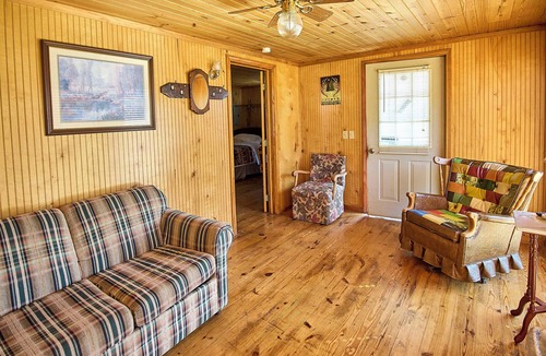 Statts Mills Cabin | Sunshine cabin-Charming 1-bedroom Lakefront with Heat/AC