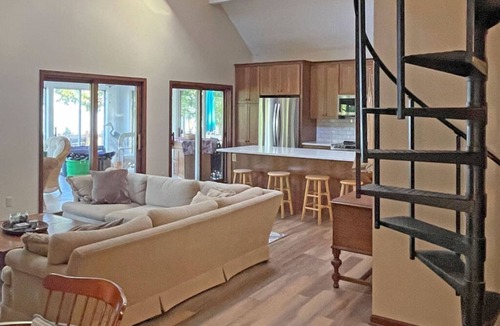Kelleys Island House | Sunshine Daydream - 4 Bedrooms/2.5 Bathrooms