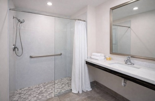 Bakersfield Hotel | Super 8 by Wyndham Bakersfield CA Near Airport