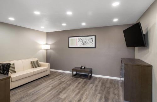 Downtown Hotel | Super 8 by Wyndham Eureka