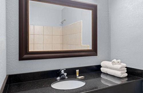 Fort Wayne Hotel | Super 8 by Wyndham Fort Wayne