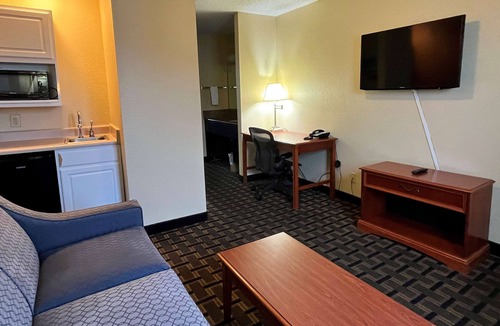 Castleton Hotel | Super 8 by Wyndham Indianapolis/NE/Castleton Area