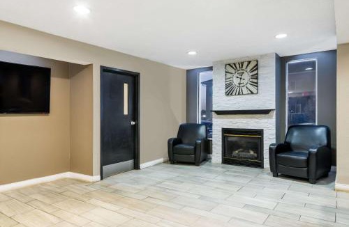 Castleton Hotel | Super 8 by Wyndham Indianapolis/NE/Castleton Area