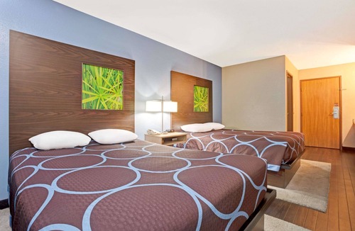 Edgewood Hotel | Super 8 by Wyndham Louisville Airport