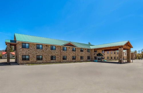 Montpelier Hotel | Super 8 by Wyndham Montpelier - Bear Lake