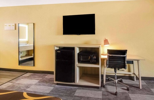 Vandalia Hotel | Super 8 by Wyndham Vandalia/Dayton International Airport