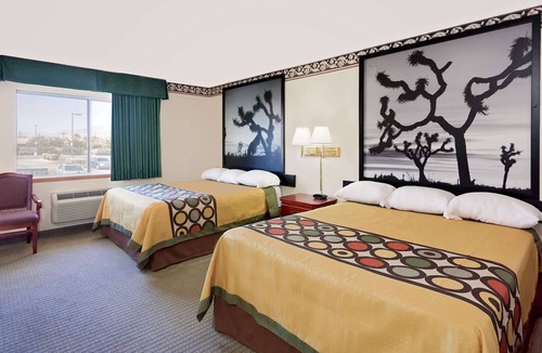 Yucca Valley Hotel | Super 8 by Wyndham Yucca Val/Joshua Tree Nat Pk Area