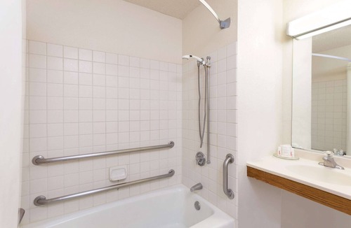 Yucca Valley Hotel | Super 8 by Wyndham Yucca Val/Joshua Tree Nat Pk Area