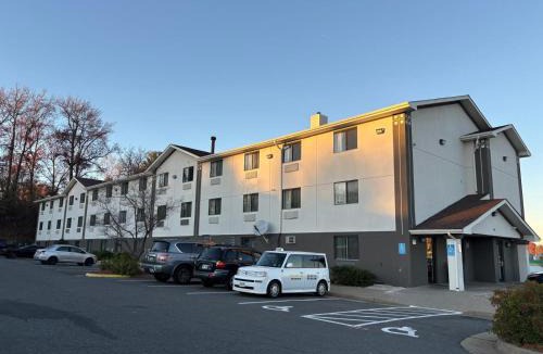 Dumfries Hotel | Super 8 Hotel by Wyndham - Dumfries VA