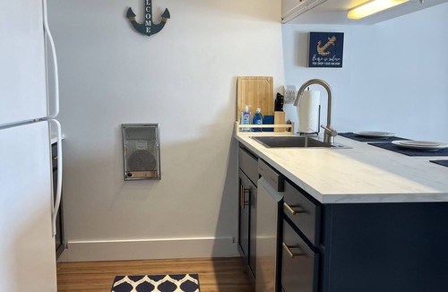 Oak Harbor Condo | Super nice, waterfront Lake Erie getaway with boat dock - Green Cove Resort!