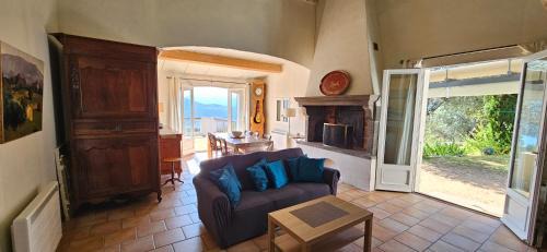 Vetricella Villa | Super villa idyllique & antique avec vue mer imprenable