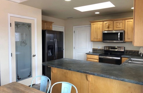 Page House | Superb 3-bedroom house with AC in friendly Page Sleeps 9
