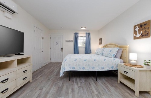 Surf City Apartment | Surf City Ocean Mist Manor Motel Unit with Pool