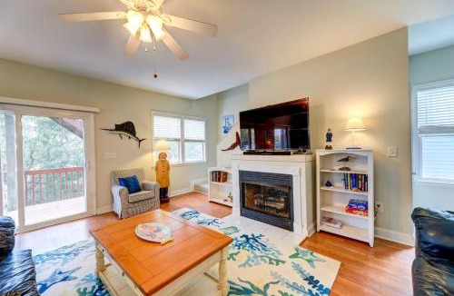 Island Oaks House | Surf City Vacation Rental Walk to Beach!