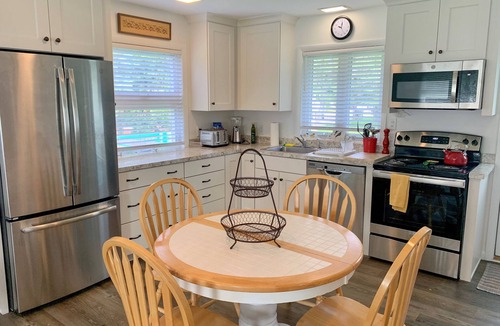 Ocracoke House | Sutton Place: Large yard perfect for outdoor activities.