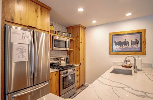 Ketchum Condo | SV121 - Walk to Lifts & Town - Hot Tub & Pool