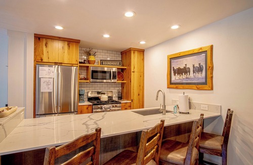 Ketchum Condo | SV121 - Walk to Lifts & Town - Hot Tub & Pool