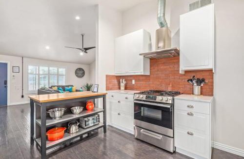 Coronado House | SW Inspired Casa & Casita - 5 Mins to Downtown PHX