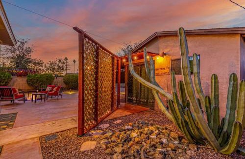 Coronado House | SW Inspired Casa & Casita - 5 Mins to Downtown PHX