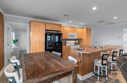 Swansboro Apartment | Swansboro's "Seaside Bliss" Apartment! ★Epic Sunsets★Walk Everywhere! ★Dock
