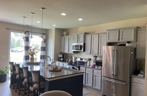 Murraysville House | Sweet Dreamin' Stylish townhome all your own!